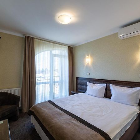 Avalon Palace Ternopil Exteriör bild