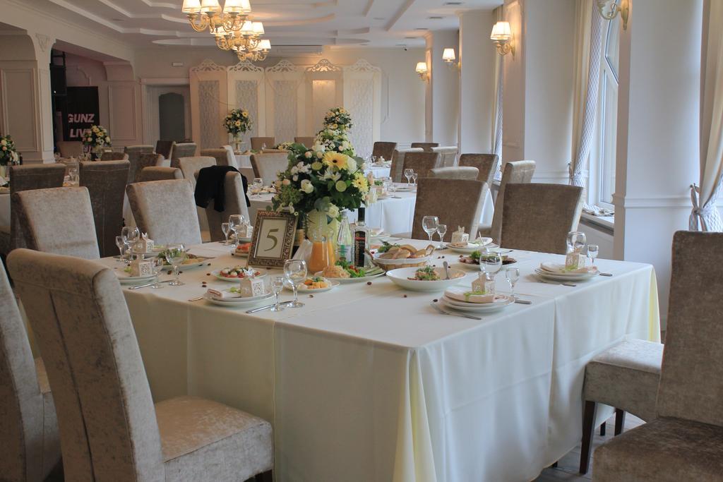Avalon Palace Ternopil Exteriör bild