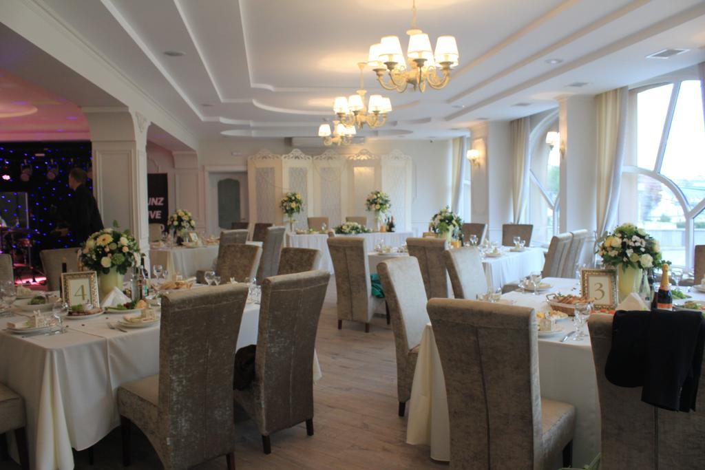 Avalon Palace Ternopil Exteriör bild