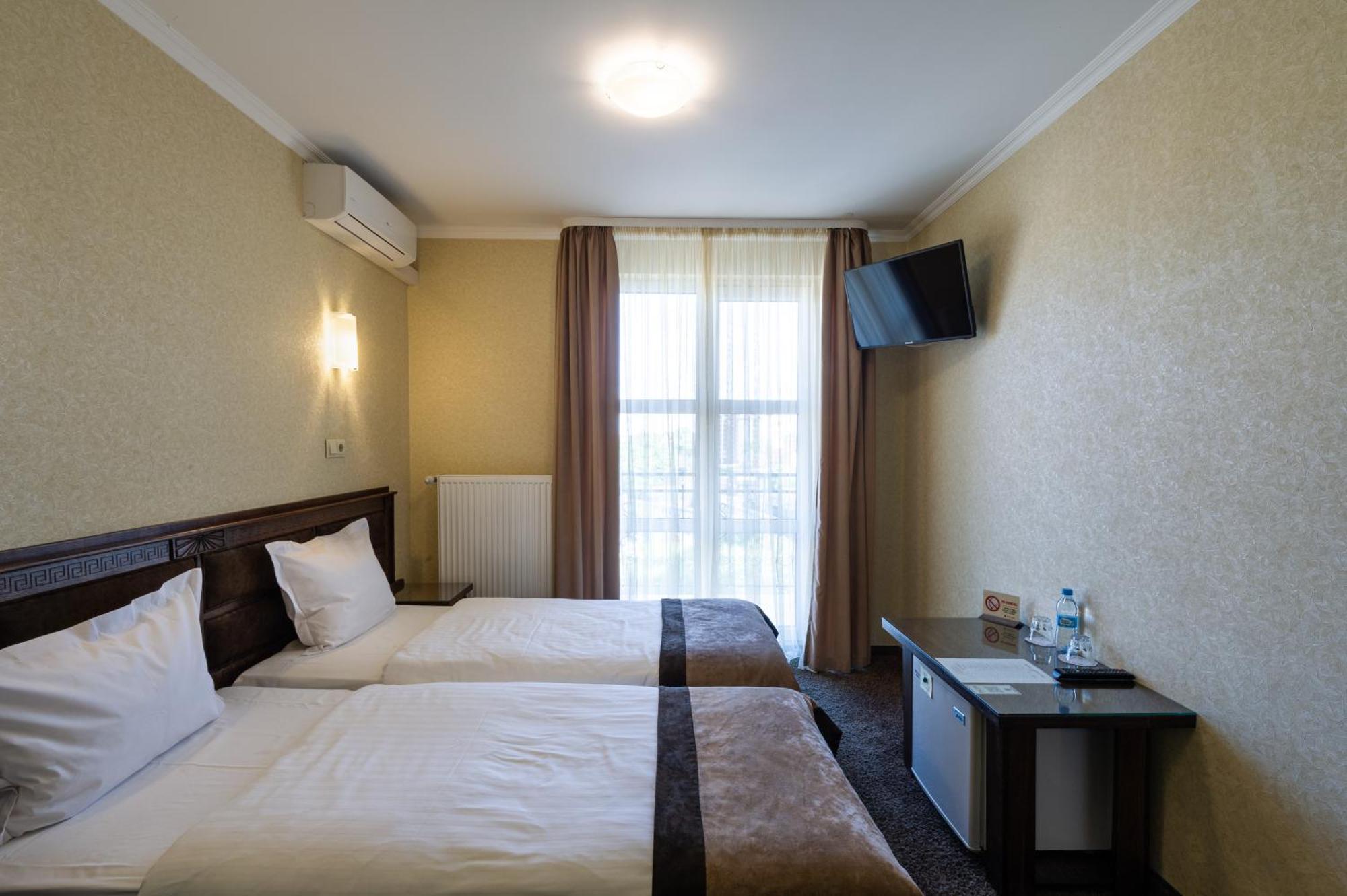 Avalon Palace Ternopil Exteriör bild