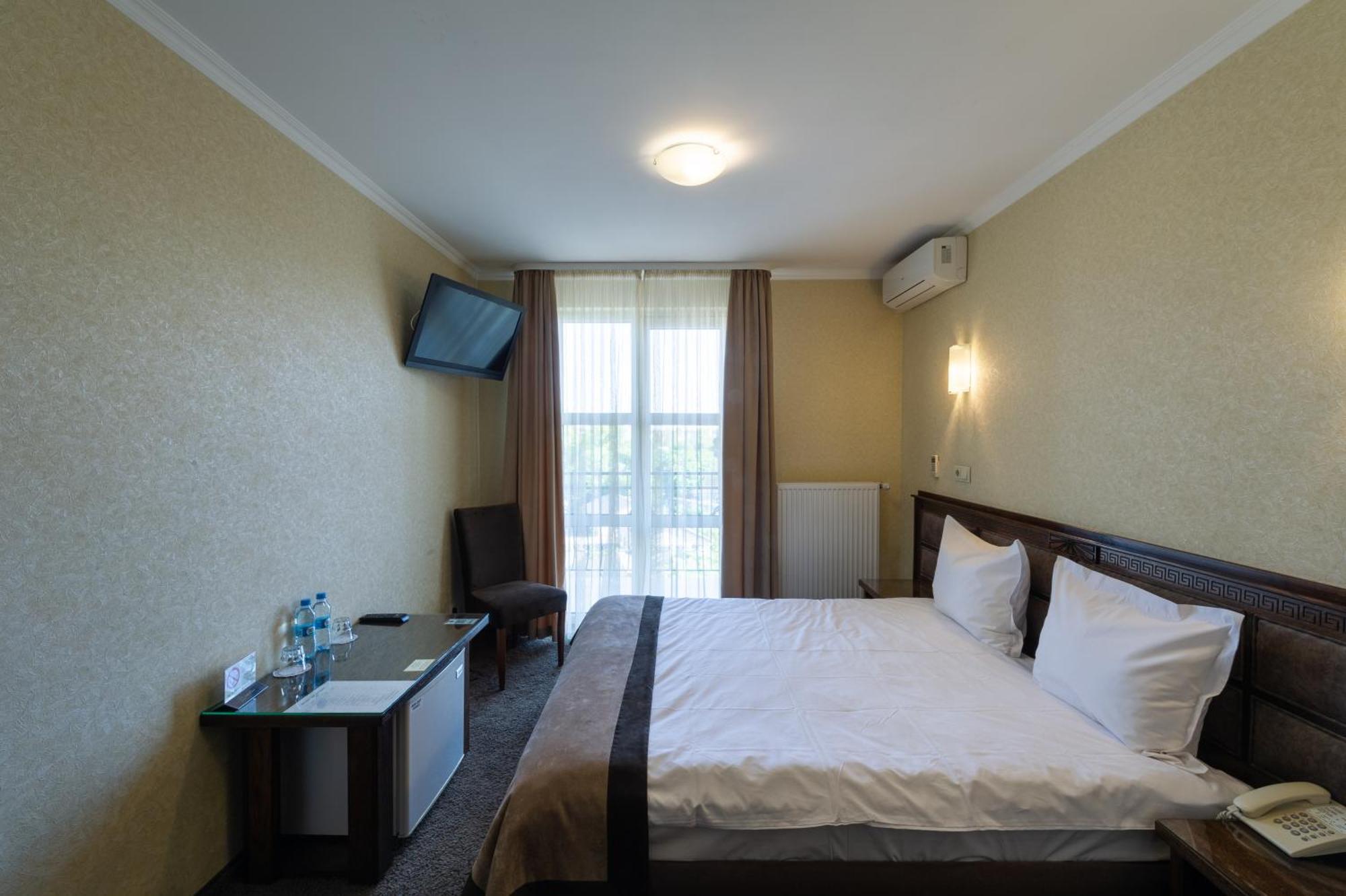 Avalon Palace Ternopil Exteriör bild