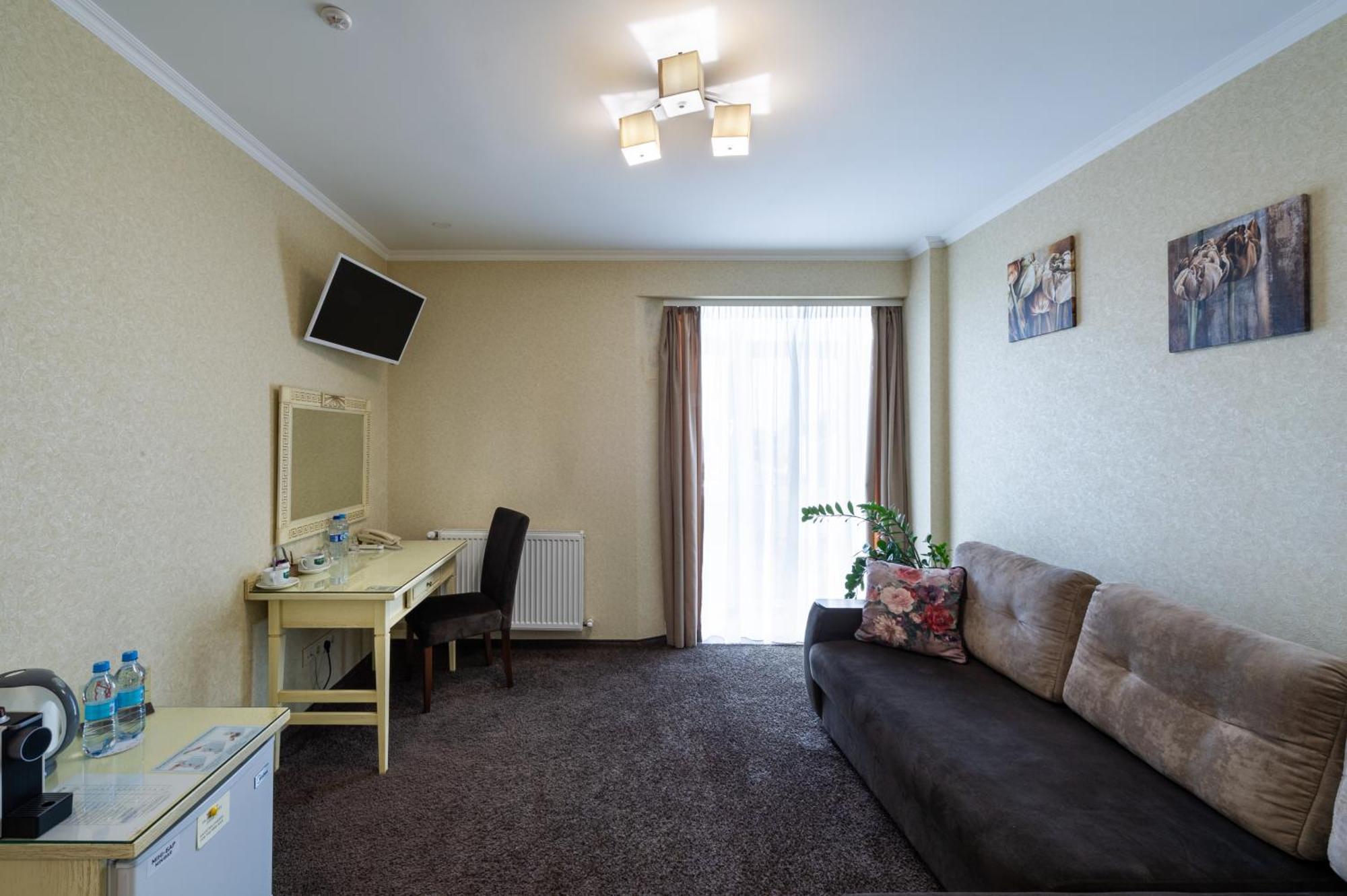 Avalon Palace Ternopil Exteriör bild